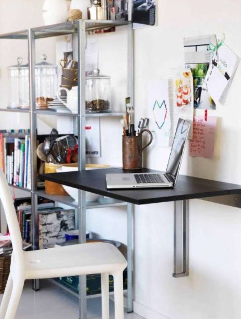 12. Mesa dobr&aacute;vel de parede para um pequeno escrit&oacute;rio em casa