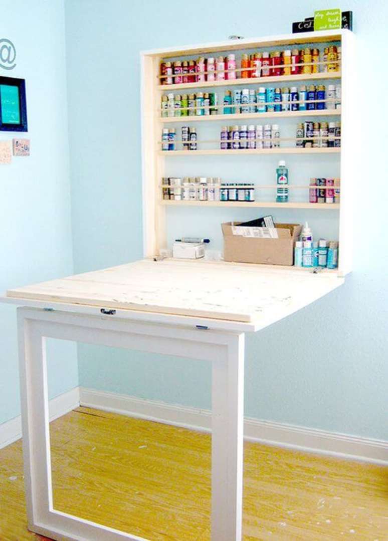 38. Mesa dobr&aacute;vel de parede para artesanato