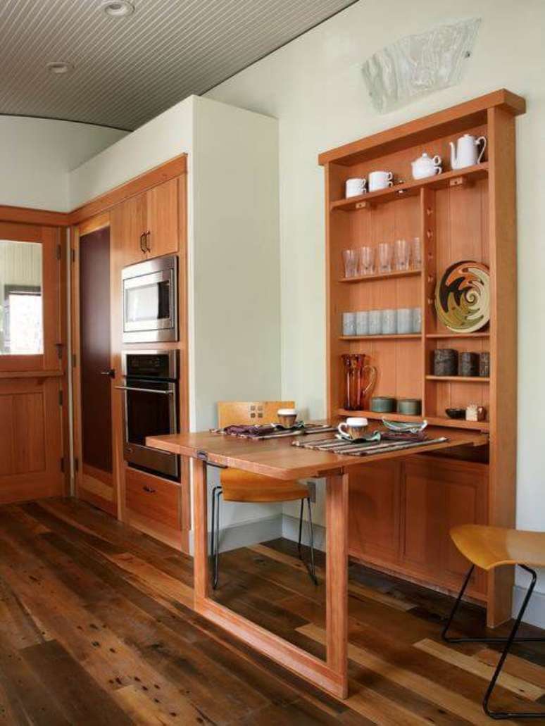 31. Mesa dobrável de parede de madeira para refeições rápidas e práticas