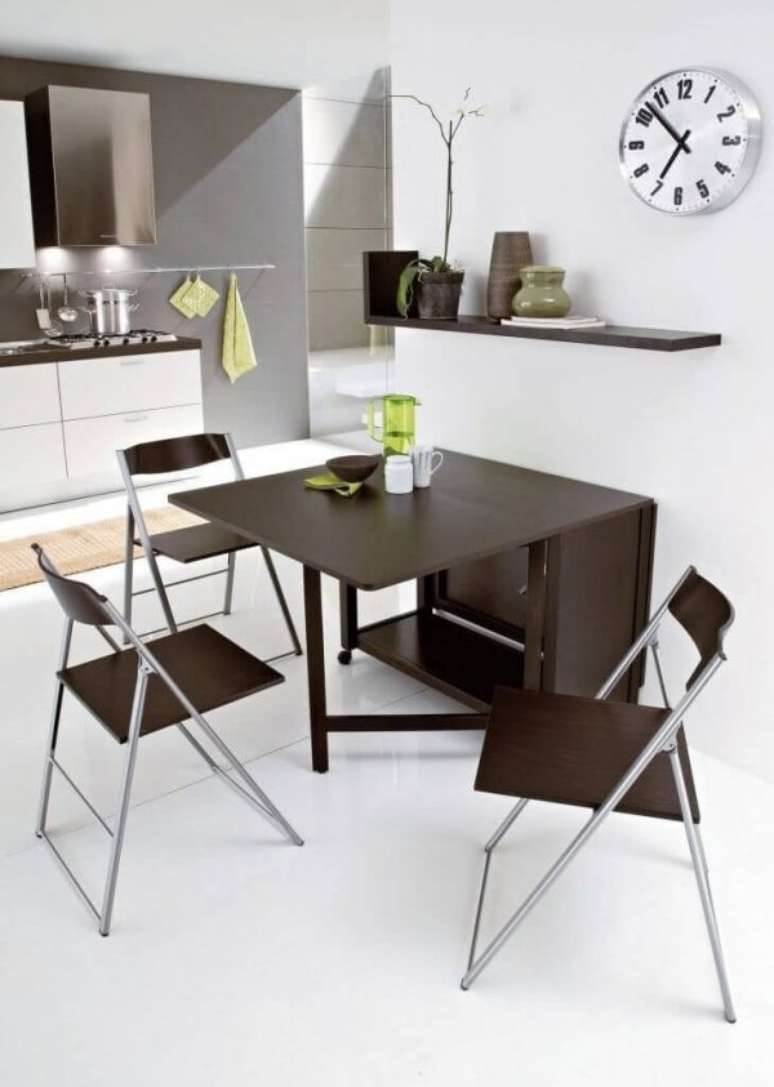 34. Mesa dobr&aacute;vel de parede com 3 lugares