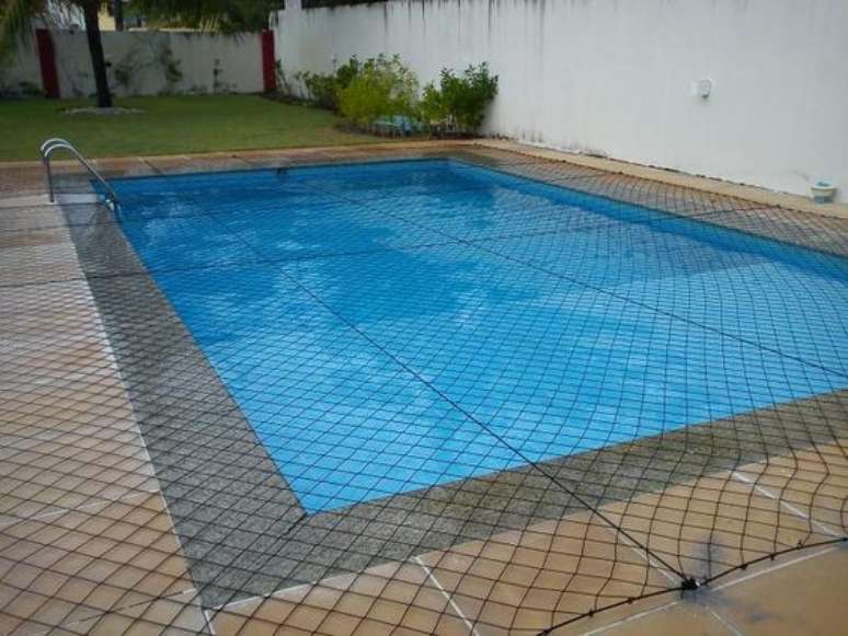 4. Redes de proteção para piscina ficam ainda mais seguras com cercas. Foto: City Mais