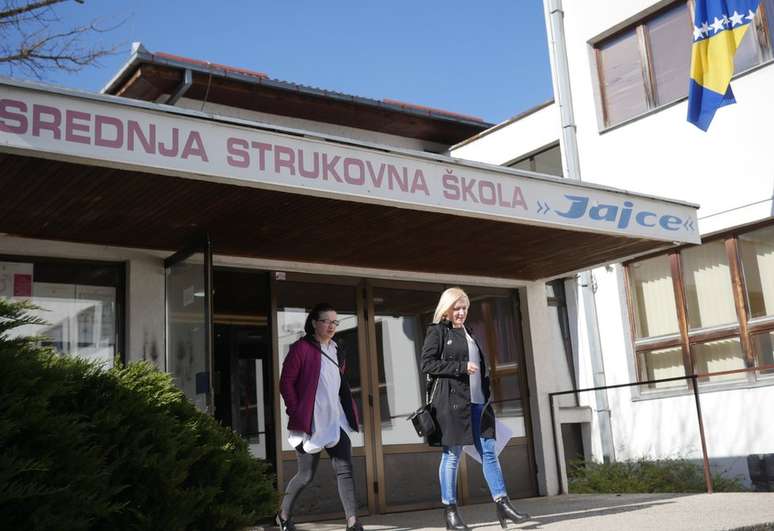 Diferente das escolas prim&aacute;rias, unidade de ensino m&eacute;dio em Jajce &eacute; mista