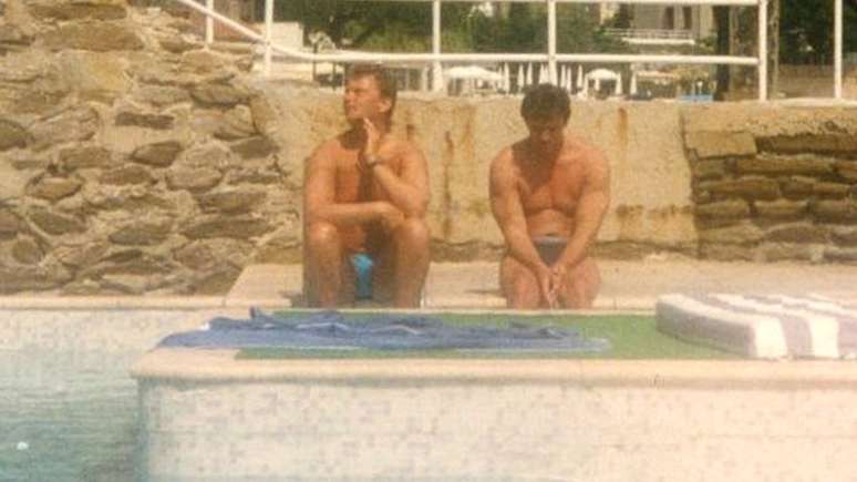 Willem Holleeder (&agrave; dir.) ordenou o assassinato de seu amigo e cunhado Cor van Hout (&agrave; esq.)