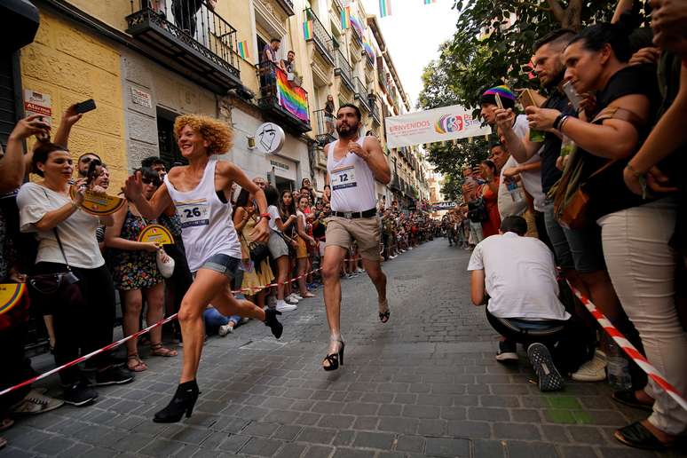 Corrida de salto alto durante celebra&ccedil;&otilde;es do orgulho gay em Madri
04/07/2019
REUTERS/Juan Medina