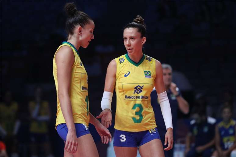 Macris e Gabi na partida contra as polonesas (FIVB Divulgação)