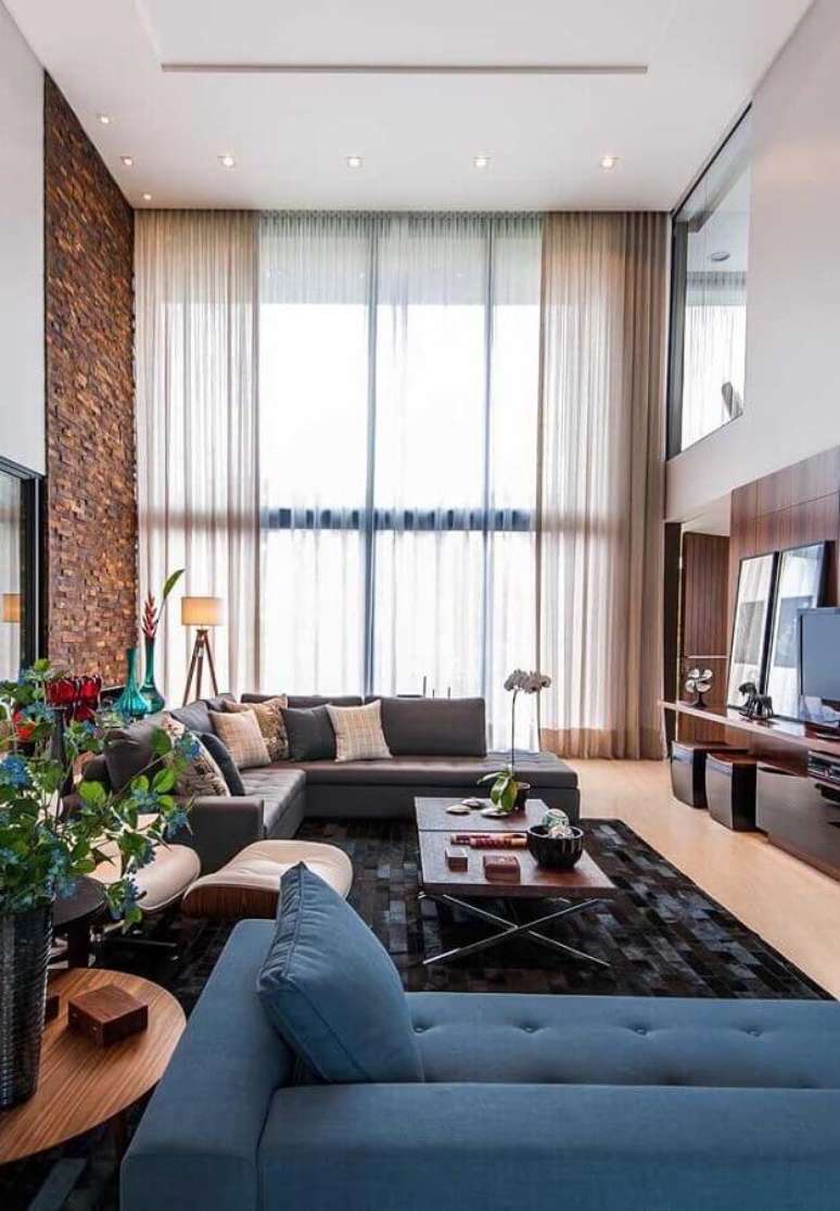 26. Uma grande vantagem do revestimento pedra ferro &eacute; que ele se harmoniza facilmente a diferentes estilos de decora&ccedil;&atilde;o &ndash; Foto: Pinosy