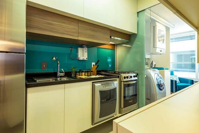 16. Os armários e outros itens podem ser combinados com os eletrodomésticos para cozinha. Projeto por: BY Arq&Design