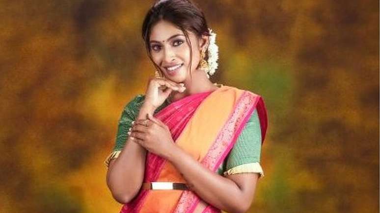 Suruthi Periyasamy conta que modelos de pele mais escura s&atilde;o 'clareadas' em alguns an&uacute;ncios