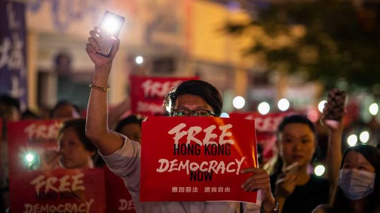 Em 2019, manifestantes voltaram &agrave;s ruas de Hong Kong para protestar contra a interfer&ecirc;ncia chinesa