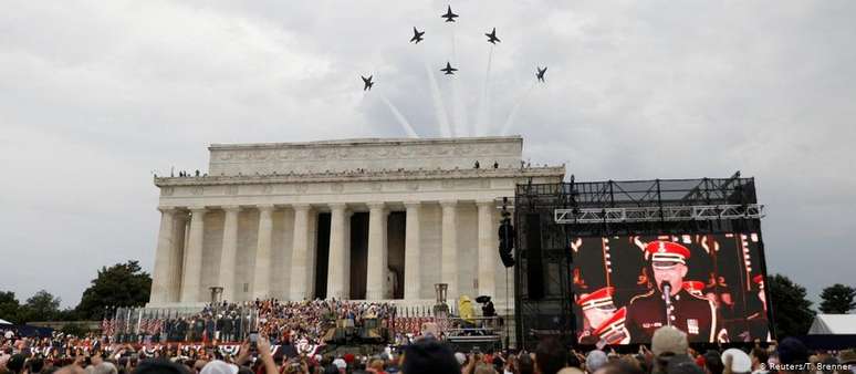 Comemorações do feriado nacional de 4 de julho em frente ao memorial de Abraham Lincoln, em Washington