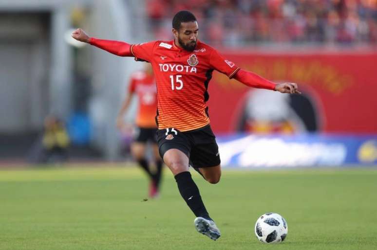 Eduardo Neto está há quatro anos na liga japonesa (Foto: Divulgação/Nagoya Grampus)