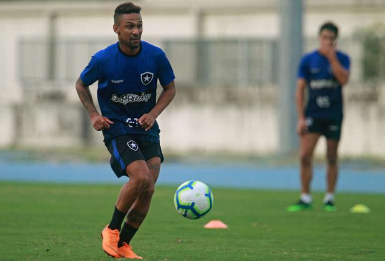 Biro Biro já tem treinado com o elenco do Botafogo (Foto: Vítor Silva/Botafogo)