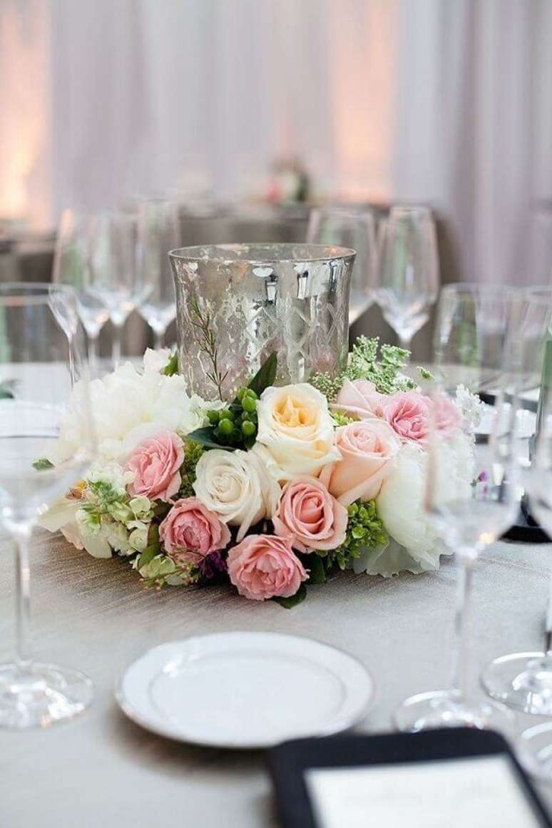 23. Tradicional enfeite de mesa para casamento fácil de fazer – Foto: Pinterest