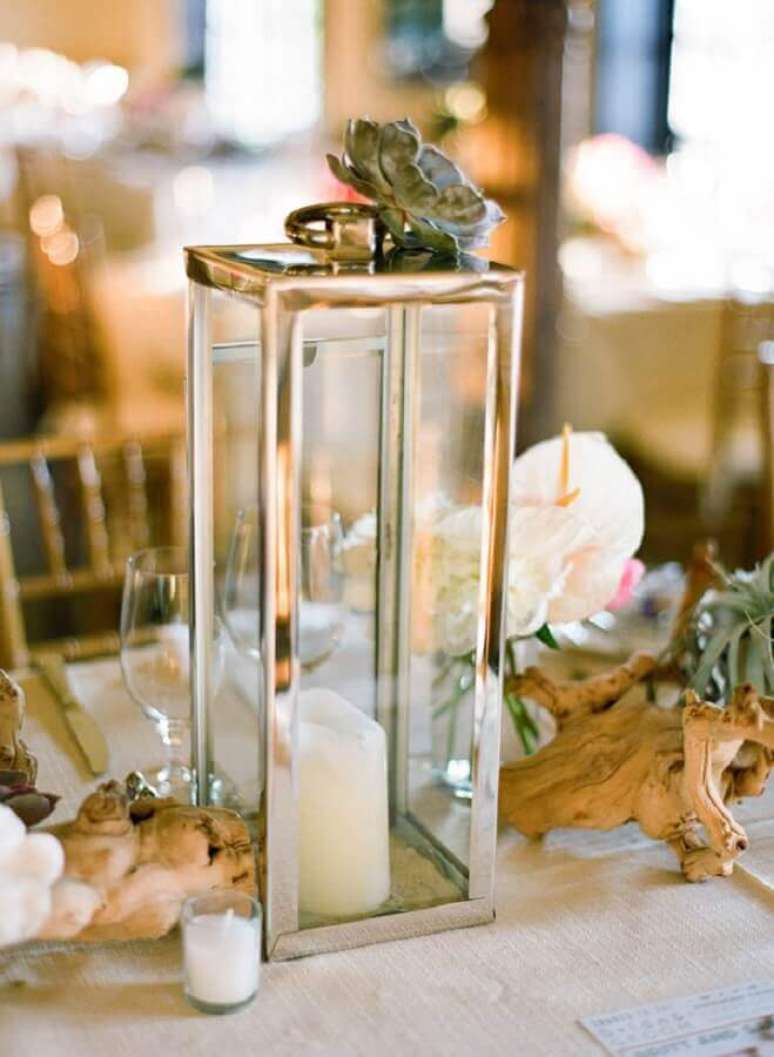 50. Enfeites de casamento para mesa de convidados com lanternas de vidro – Foto: Elizabeth Anne Designs