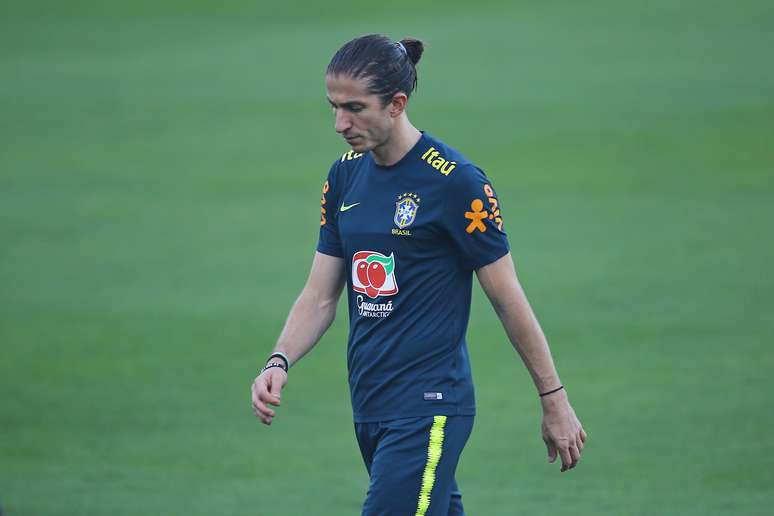 Filipe Luis durante treino da seleção brasileira de futebol no Centro de Treinamento do Atlético Mineiro, em Vespasiano (MG)