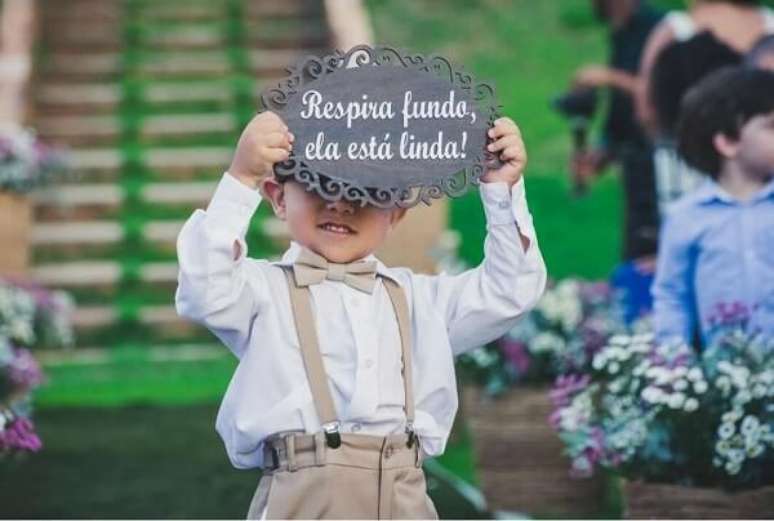 20. Plaquinhas de casamento feita de madeira para a entrada da noiva. Fonte: Pinterest