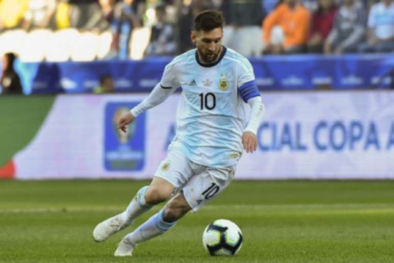Messi foi expulso ainda no primeiro tempo do jogo contra o Chile (Foto: Nelson ALMEIDA / AFP)