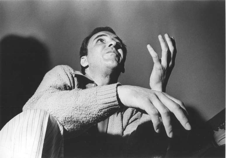 João Gilberto dá entrevista no Rio em 1971