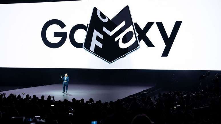 O celular dobrável Galaxy Fold é um exemplo da inovação da Samsung