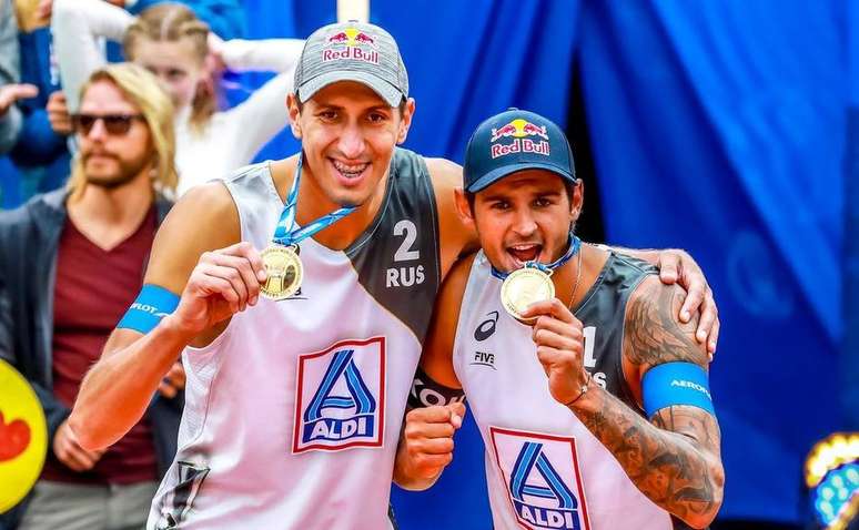 Viacheslav Krasilnikov e Oleg Stoyanovskiy superam alemães e são campeões do Mundial de Vôlei de Praia.