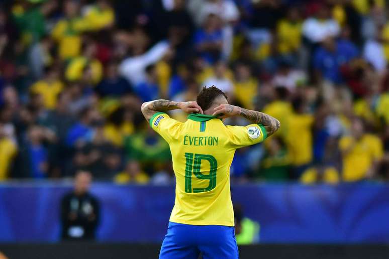 O jogador Éverton do Brasil, durante comemoração do gol em partida contra a seleção do Peru, em jogo válido pela final da CONMEBOL Copa América Brasil de 2019, realizado no estádio do Maracanã, Zona Norte do Rio