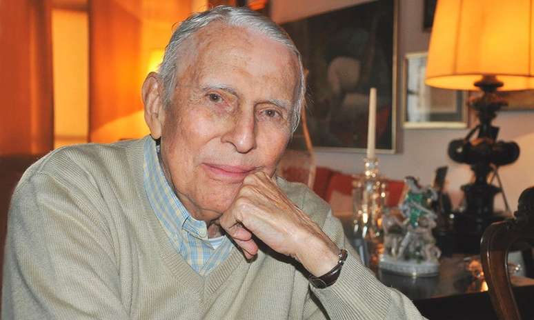 O poeta Paulo Bomfim morreu neste domingo (7)