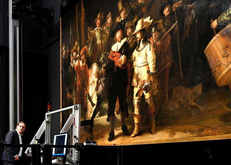 Restaurador prepara trabalho em obra "A Ronda Noturna", de Rembrandt, no Rijksmuseum, em Amsterd&atilde;
08/07/2019
REUTERS/Piroschka van de Wouw