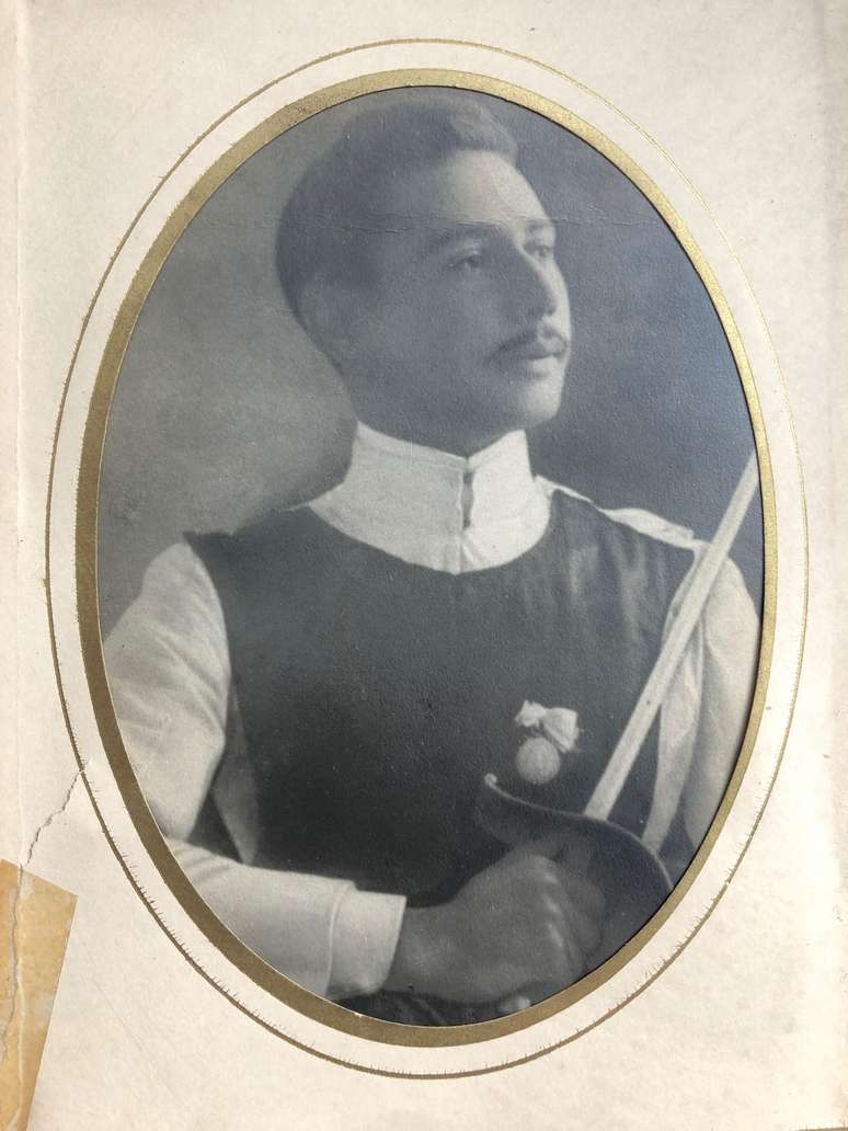 Dilermando sobreviveu a dois atentados a tiros; em 1951, escreveu um livro em que traz sua vers&atilde;o da 'Trag&eacute;dia de Piedade'