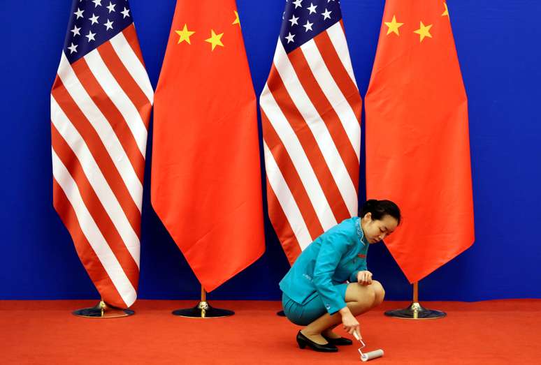 Bandeiras dos EUA e da China em Pequim
10/07/2014
REUTERS/Jason Lee