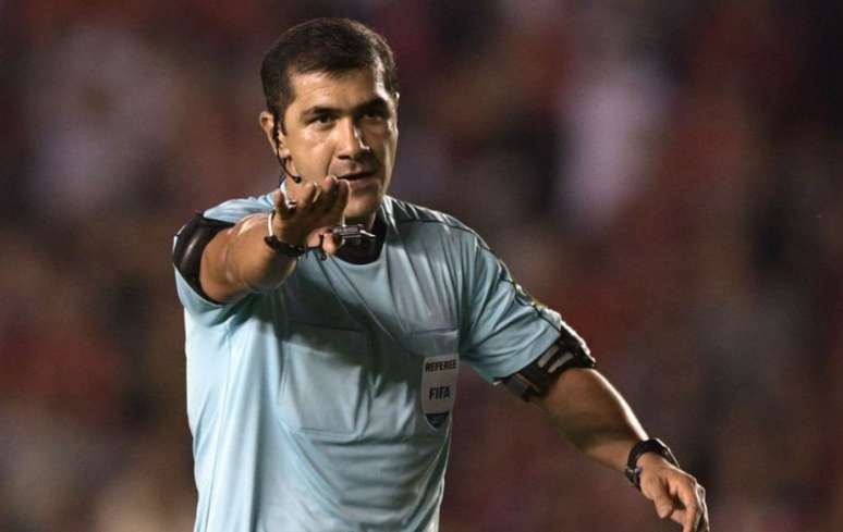 Roddy Zambrano foi o árbitro principal na semifinal entre Brasil e Argentina (Foto: Reprodução)