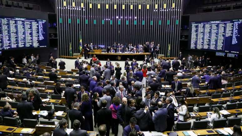 Câmara durante a discussão sobre a reforma da Previdência, na terça (9/7); por se tratar de emenda constitucional, texto precisa passar por duas votações nas duas casas legislativas