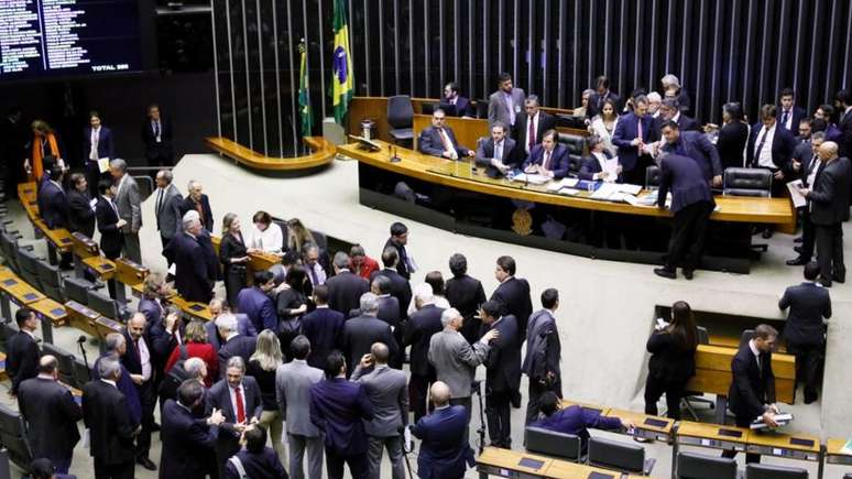 Câmara dos Deputados começou nesta terça a votação da proposta