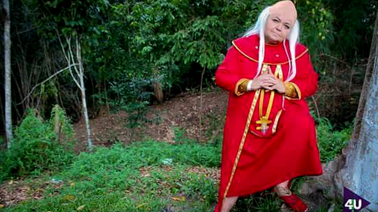 Tia Sol como o Mestre dos Magos, da "Caverna do Drag&atilde;o"