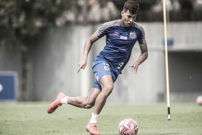 Kaio Jorge garantiu que seu salário está em dia no Santos (Ivan Storti/Santos FC)