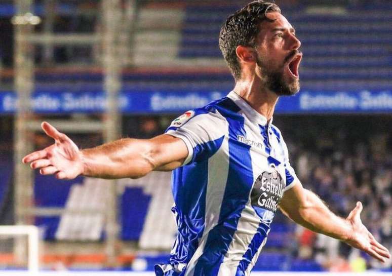 Pablo Marí, em comemoração de gol pelo Deportivo (Foto: Divulgação/La Coruña)