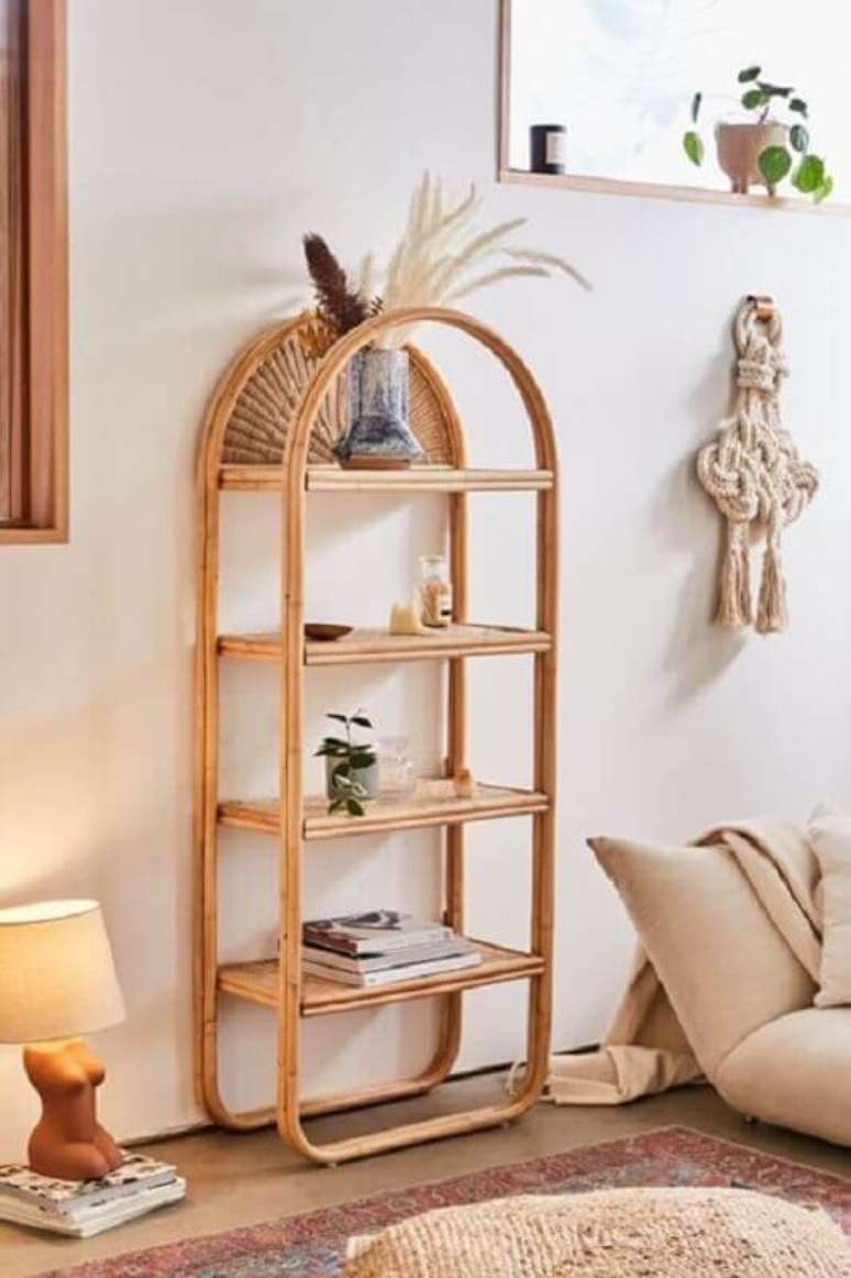 35. Decora&ccedil;&atilde;o minimalista com estante rattan &ndash; Foto: Trinity Leeds