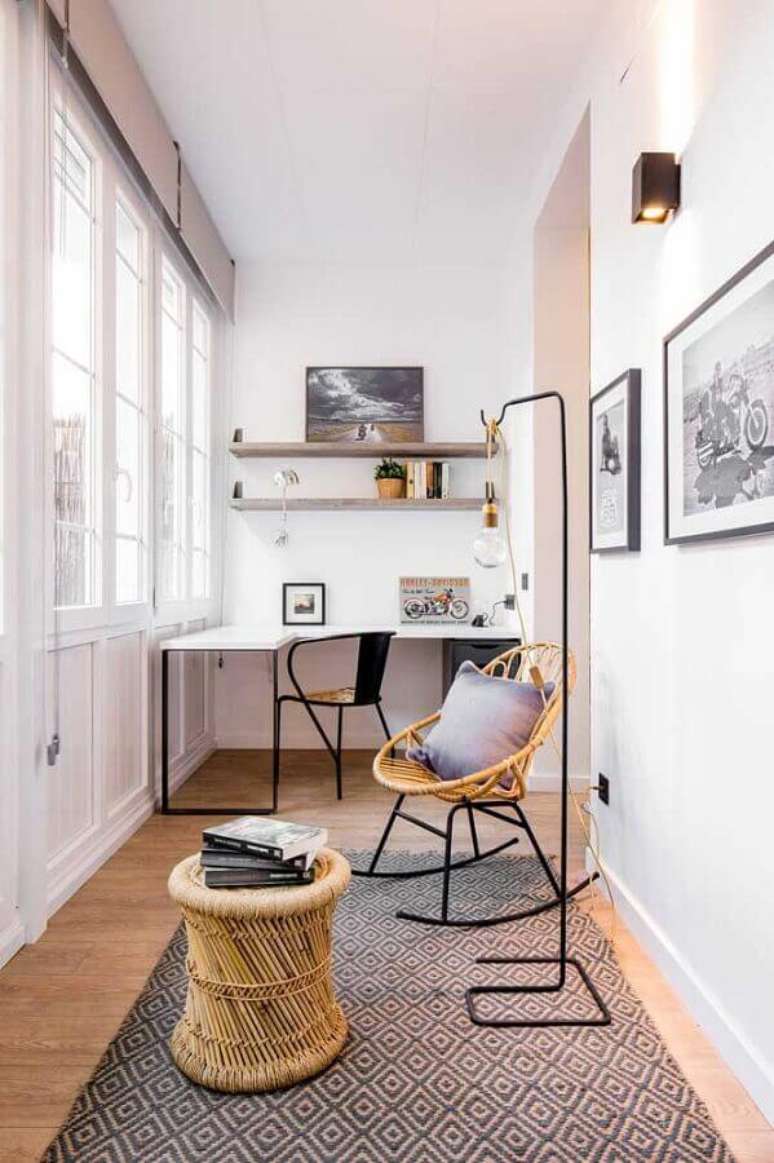 52. Home office pequeno decorado com m&oacute;veis rattan &ndash; Foto: AD Espa&ntilde;a