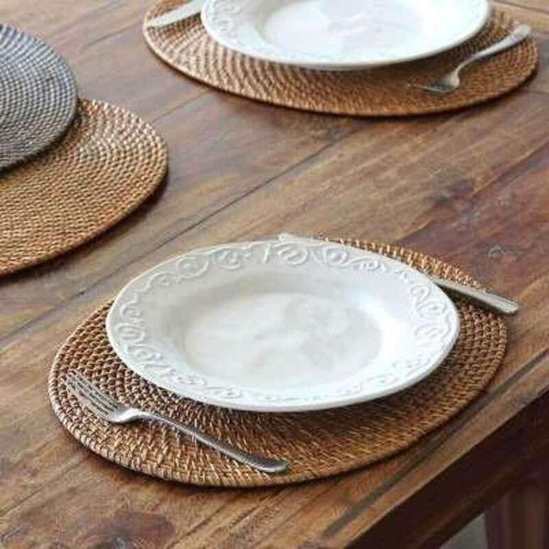 4. Invista no sousplat rattan para que sua mesa posta fique ainda mais bonita &ndash; Foto: Mercado Livre