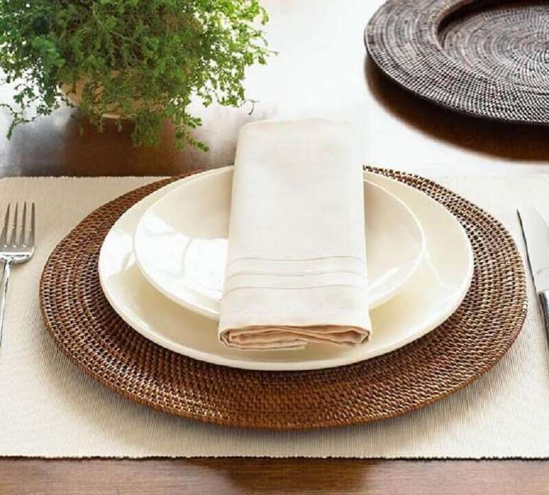 63. Mesa decorada com sousplat rattan &ndash; Foto: Pinterest