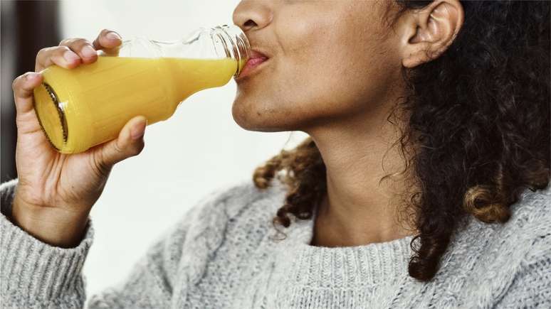 Suco de fruta contém açúcares naturais que também apresentaram ligação com desenvolvimento de câncer, conforme o estudo da Universidade Sorbonne