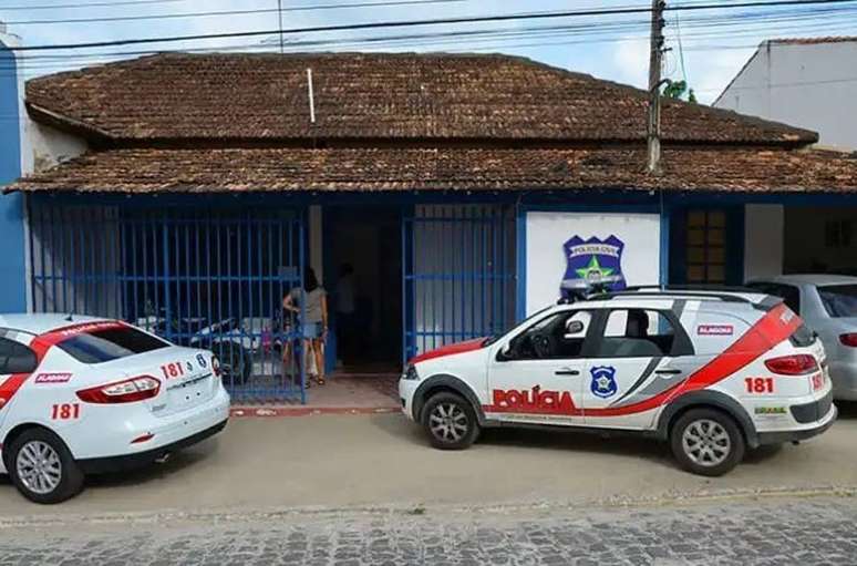 Polícia Civil cumpriu mandado de prisão contra o homem acusado de esfaquear a ex-companheira na perna direita, no peito e no tórax