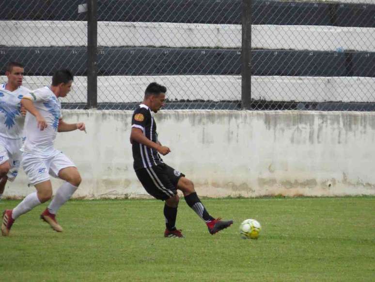 Mayco, atacante do Amparo, é o artilheiro do Campeonato Paulista da Segunda Divisão (Foto:Reprodução)