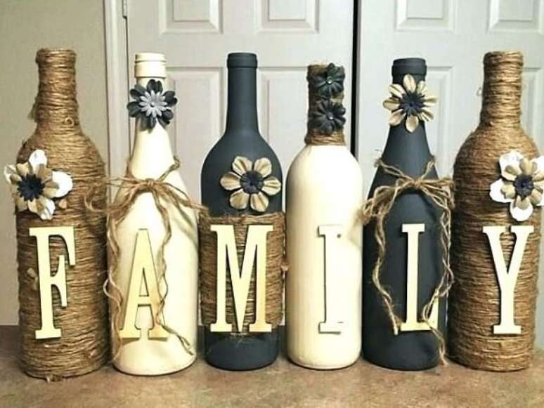 10. A palavra “Family” na garrafa de vidro decorada. Fonte: Pinterest