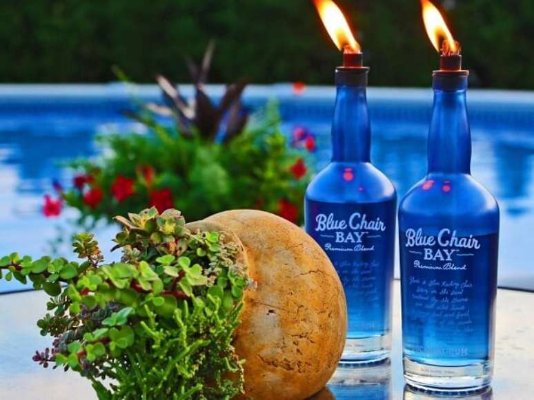 13. Garrafa de vidro decorada com chama na ponta. Fonte: Pinterest