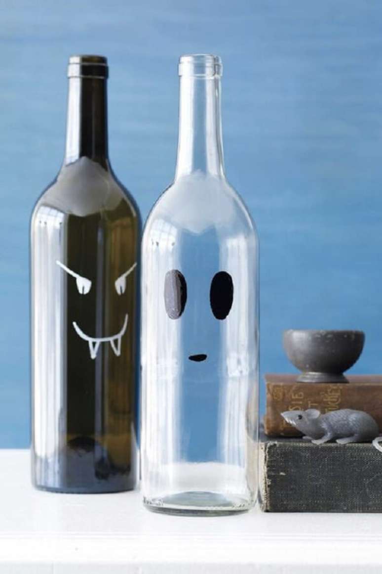 22. Garrafas de vinho de vidros decorados. Fonte: Pinterest