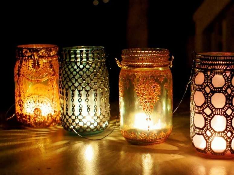53. Lanterna marroquina criada com vidros decorados. Fonte: Pinterest