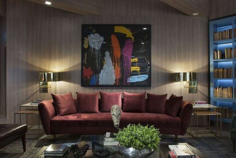 75. Sofá vermelho para sala de estar fashion – Por: Galeria de Arte Luiz Sentinger