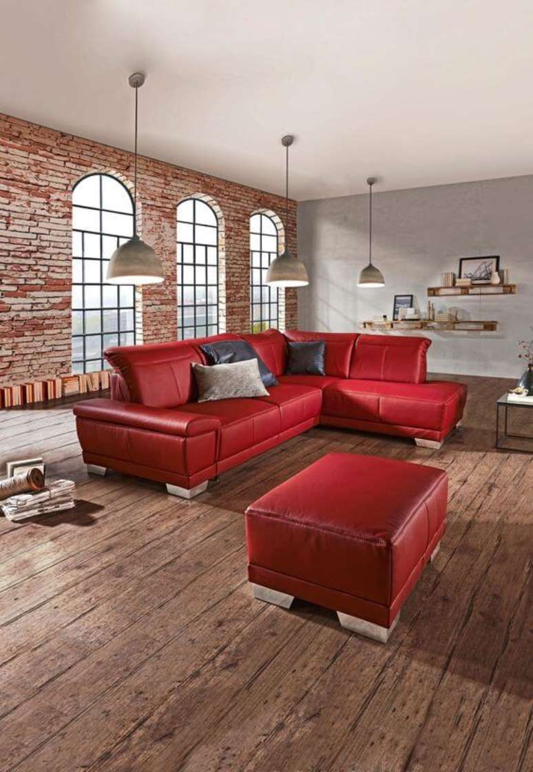 66. Sof&aacute; vermelho para sala de estar &ndash; Por: Pinterest