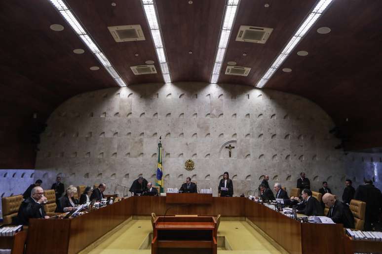 Vista do plenário do Supremo Tribunal Federal (STF), em Brasília, durante sessão que deve iniciar o julgamento de uma ação do Partido dos Trabalhadores que contesta decreto do presidente Jair Bolsonaro (PSL) que extinguiu conselhos da administração pública federal. O PT alega que a criação e extinção de órgãos da administração pública é matéria exclusiva de lei, de iniciativa do Congresso Nacional.