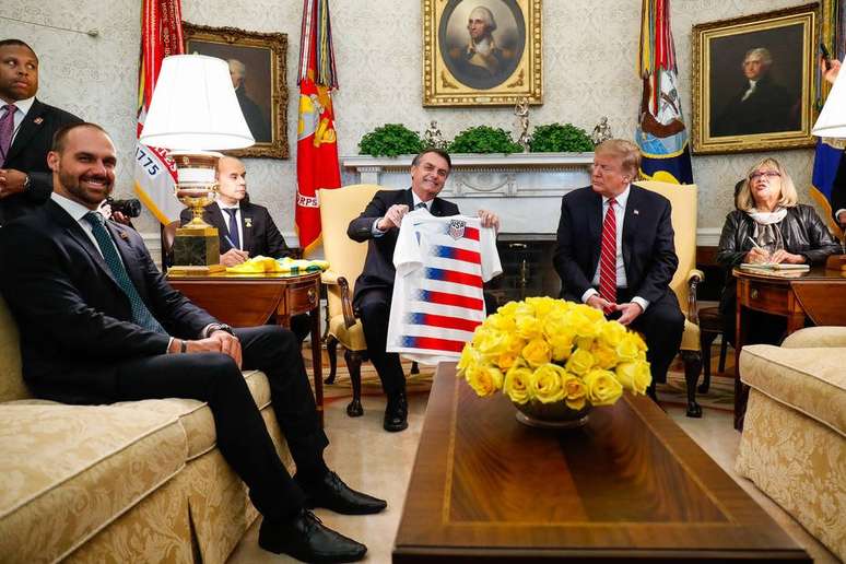 O encontro de Donald Trump com Jair Bolsonaro e o filho na Casa Branca em março